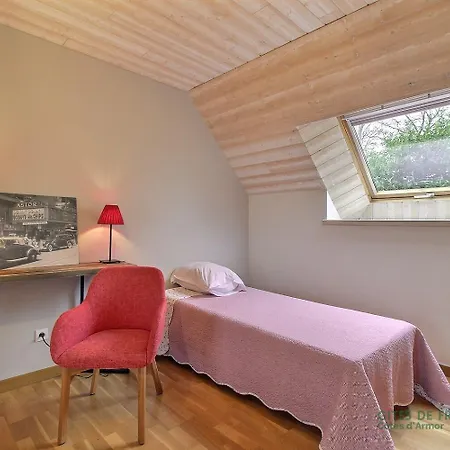 La Maison Des Charretiers بيت للعطل *